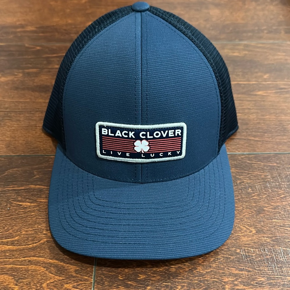 Black Clover Men’s Adjustable Mesh Hat.